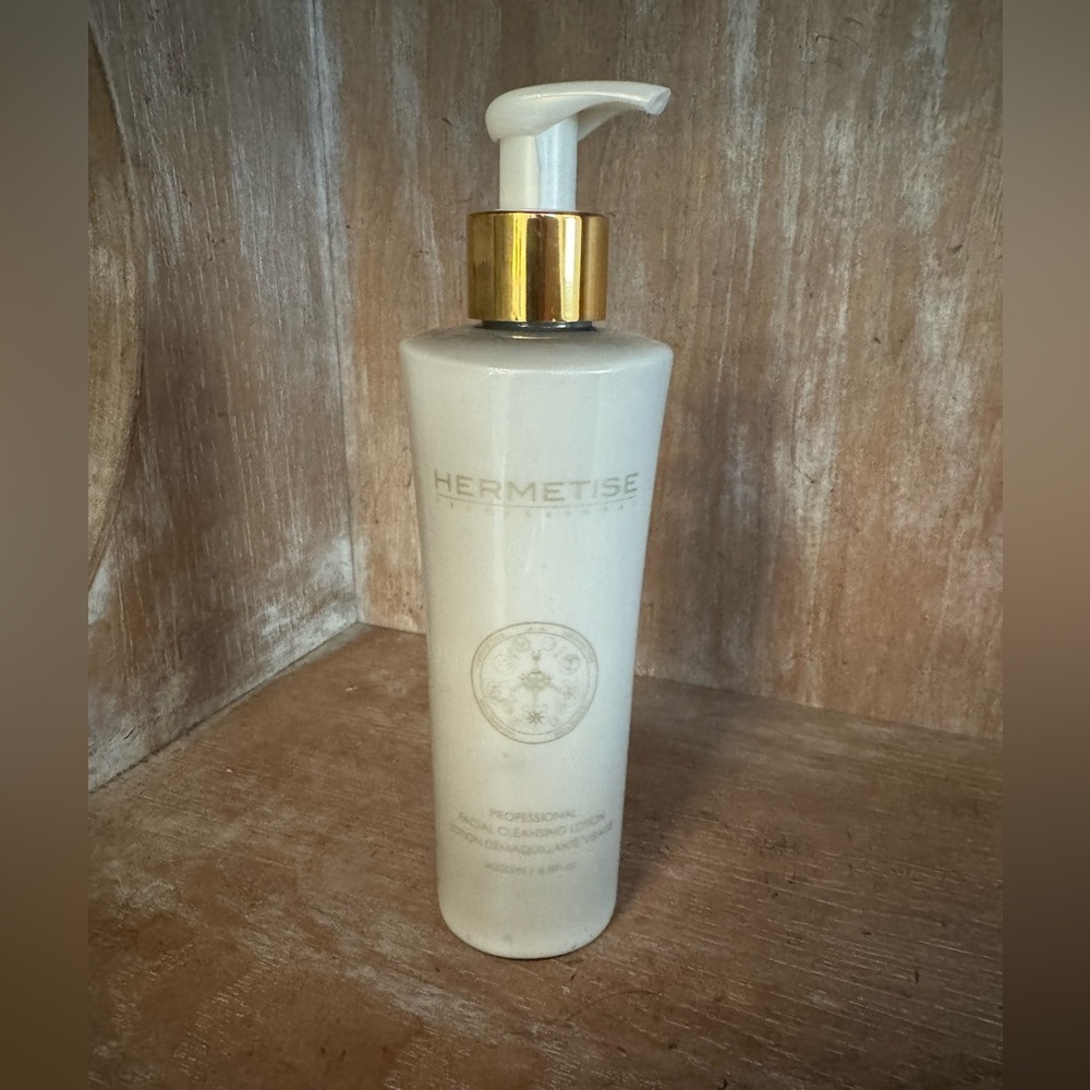 Hermetise Professional Facial Cleansing Lotion